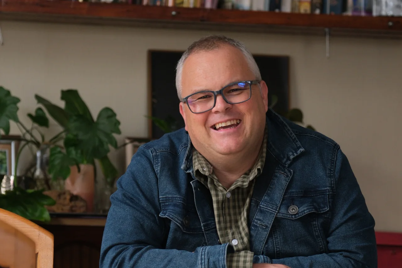 john-scheepers-laugh-01